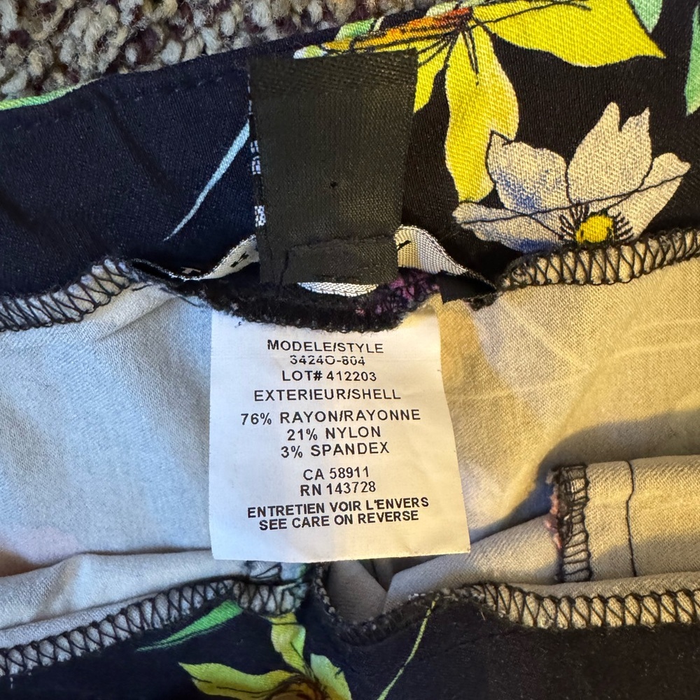 Tribal Floral Print Womens Capri Pants Sz 10 Dark Navy Blue Multi Color Flowers - Picture 6 of 9